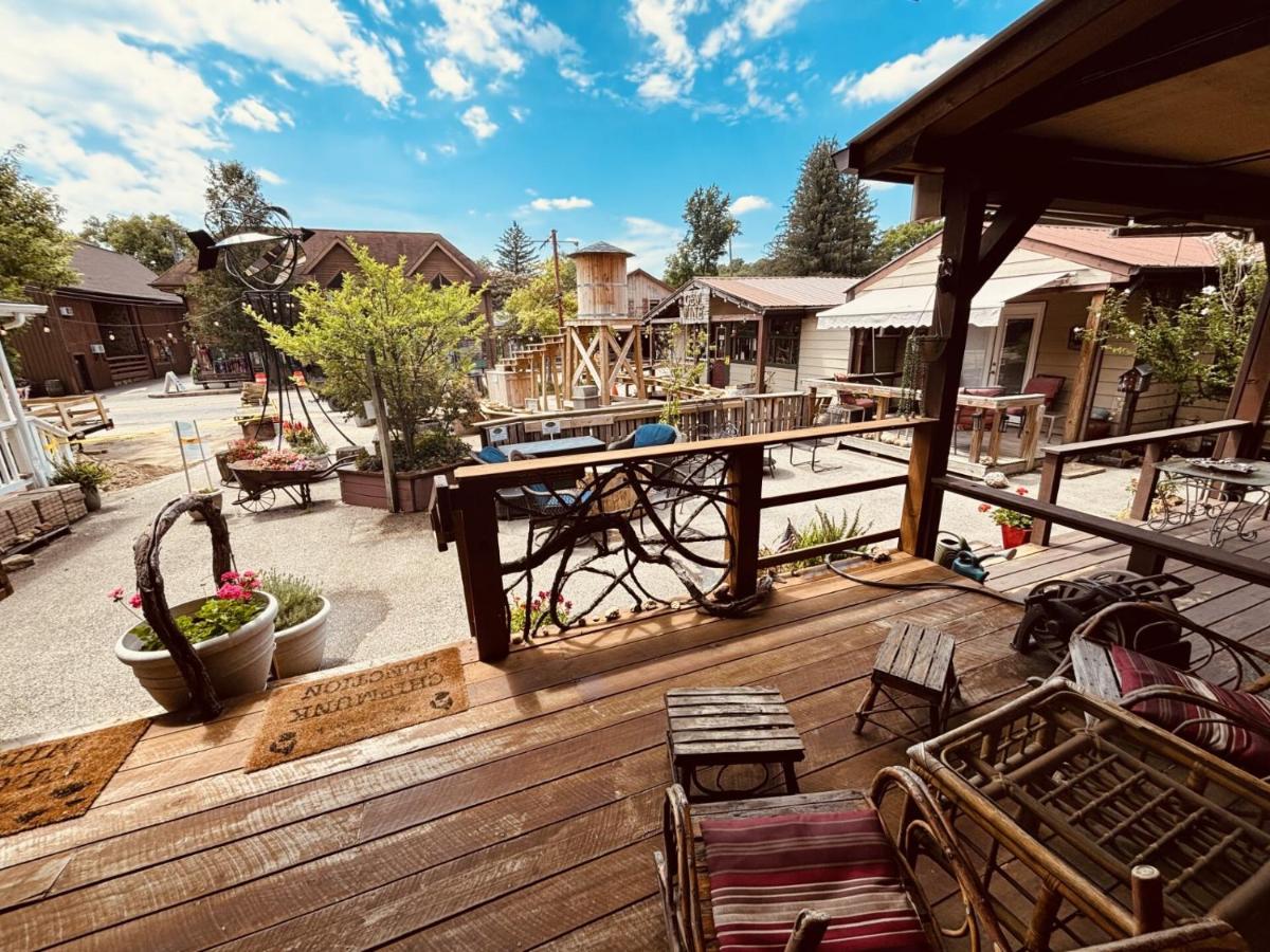 The Iris Garden Downtown Cottages and Suites - Housity