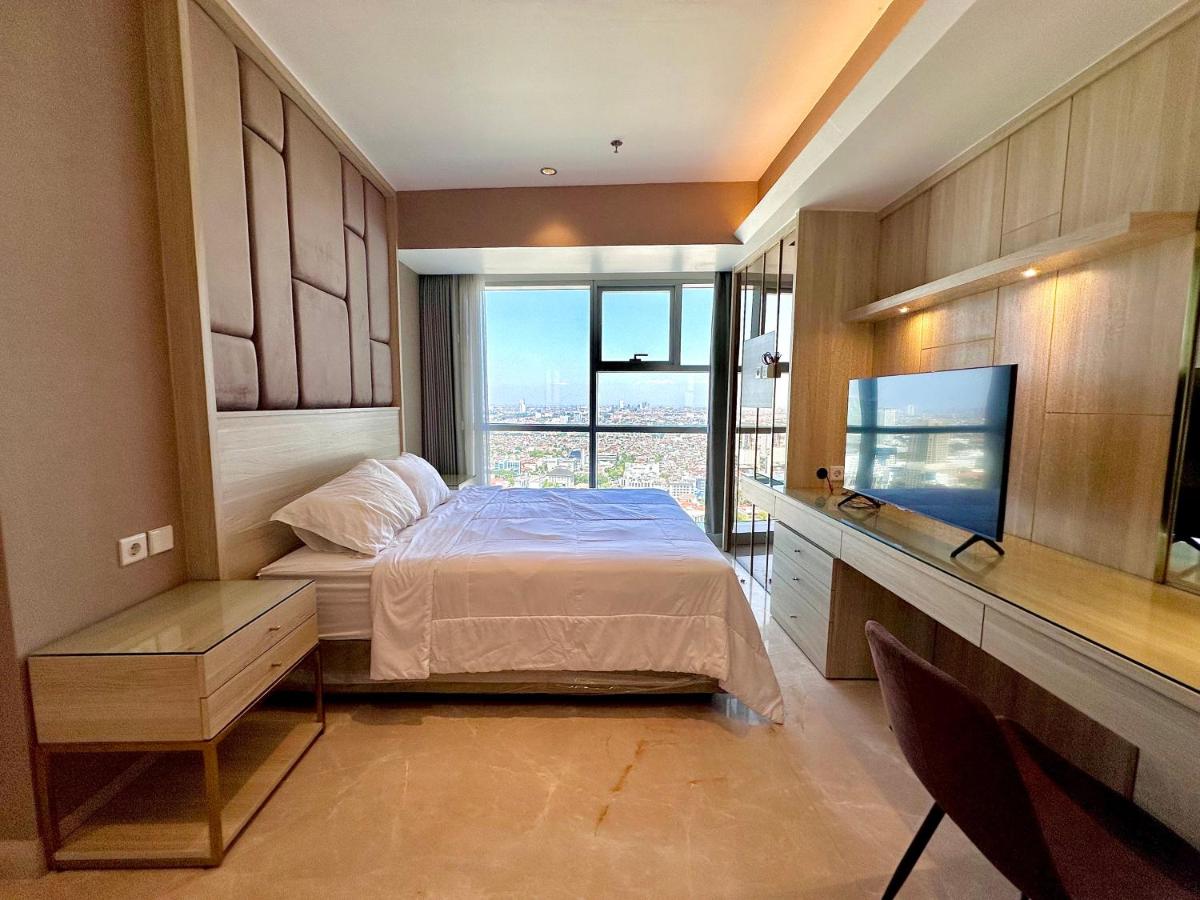 Luxurious 1 Icon 3BR Apartment in Tunjungan Plaza 6 Surabaya City Centre by Le Ciel Hospitality - Housity