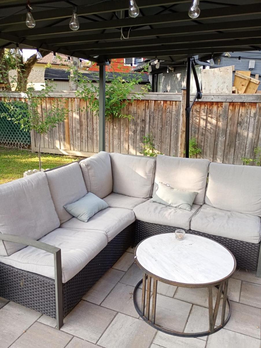 Bright Bedroom- YYZ, Humber College, EGH, Quiet - Housity
