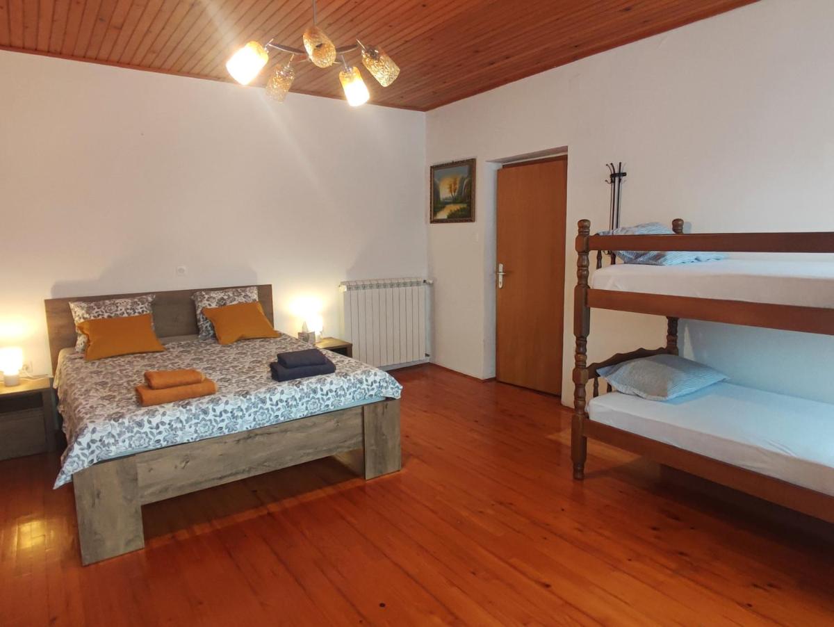 Family Hostel Pivka - Housity