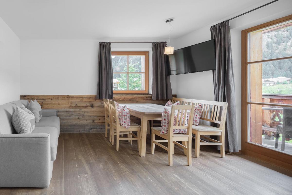 Chalet Ciasa Tino & Sara - BelaVal Apartments - Housity