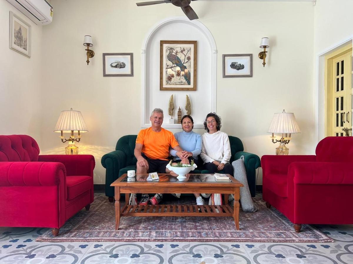 HOTEL WHITE RABBIT - Housity