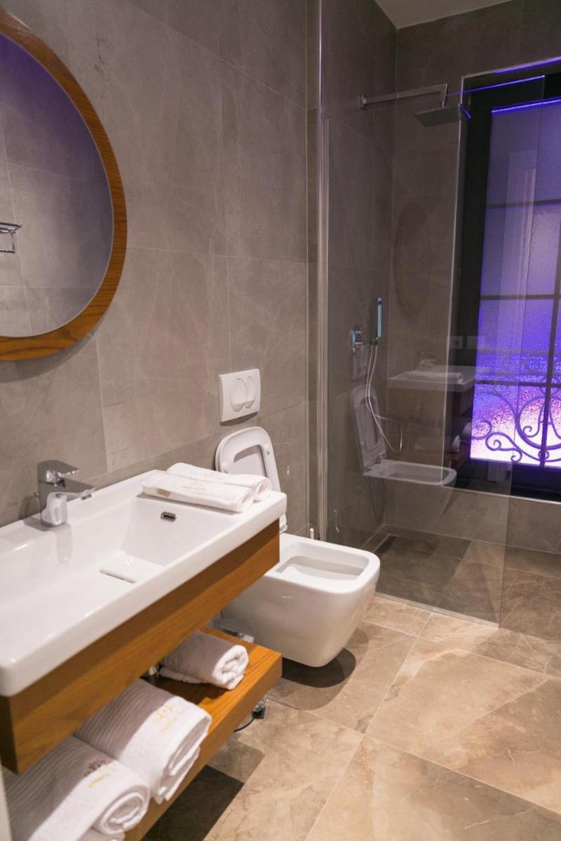 Arberia Palace Hotel - Housity