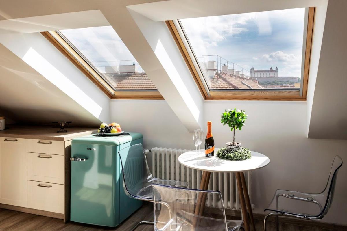 Queen Flat in Old Town with Castle view - Housity