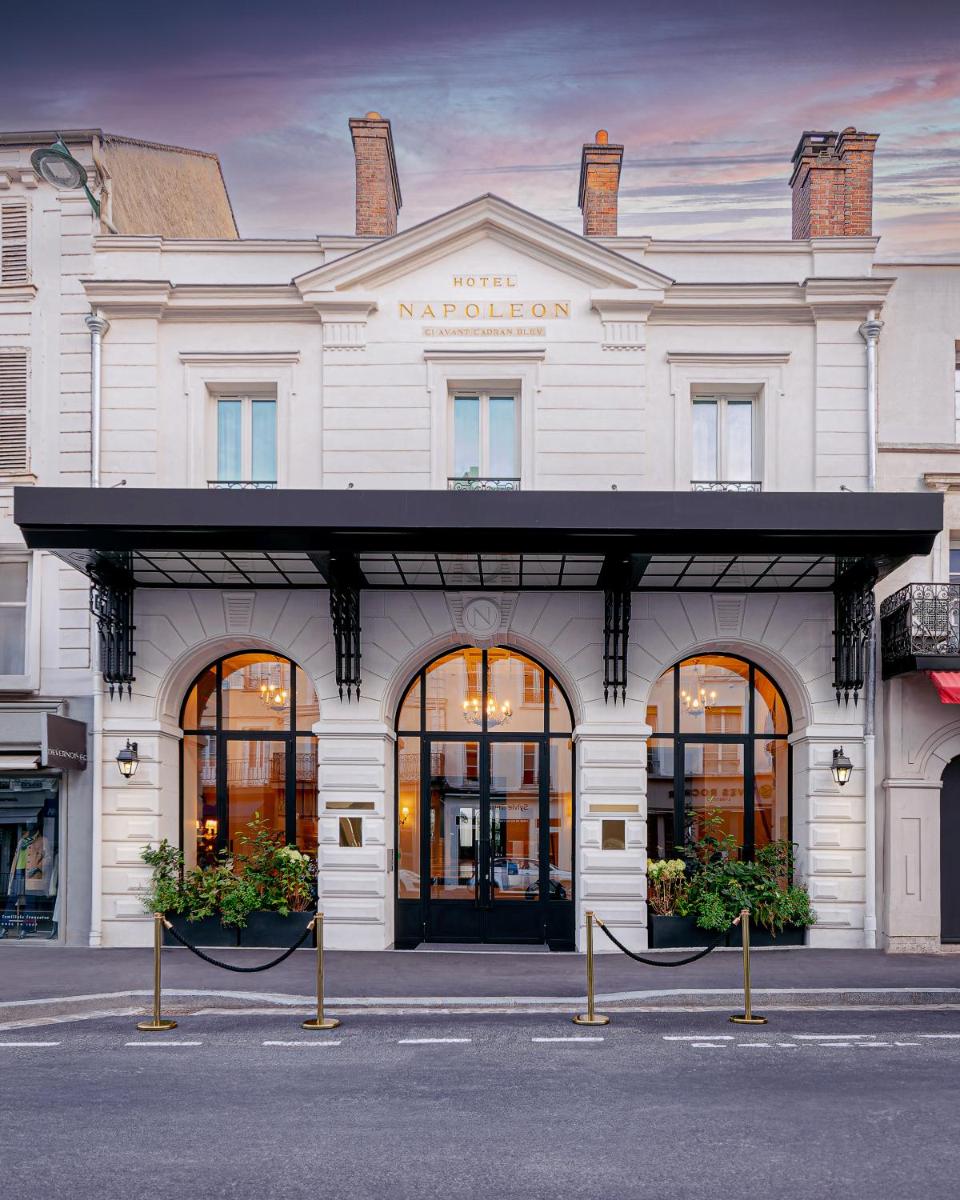 Façade ou entrée de l'établissement Hôtel & SPA Napoléon