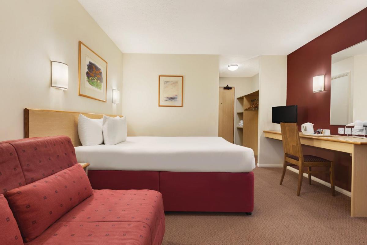 Days Inn Hotel Warwick South - Southbound M40 - Housity