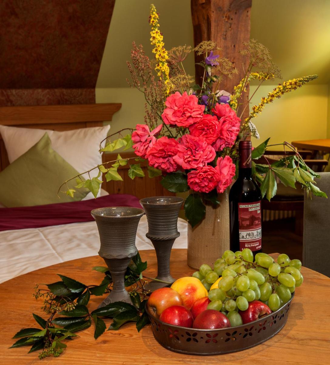 Burghotel Stargard - Housity