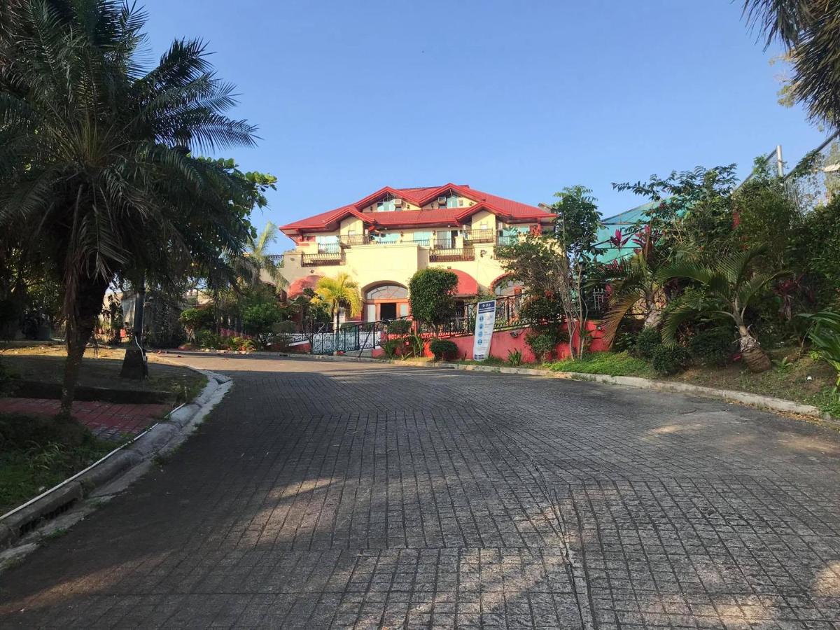 Tahanan Lakeview Hotel - Housity