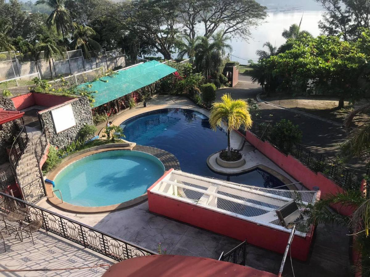 Tahanan Lakeview Hotel - Housity