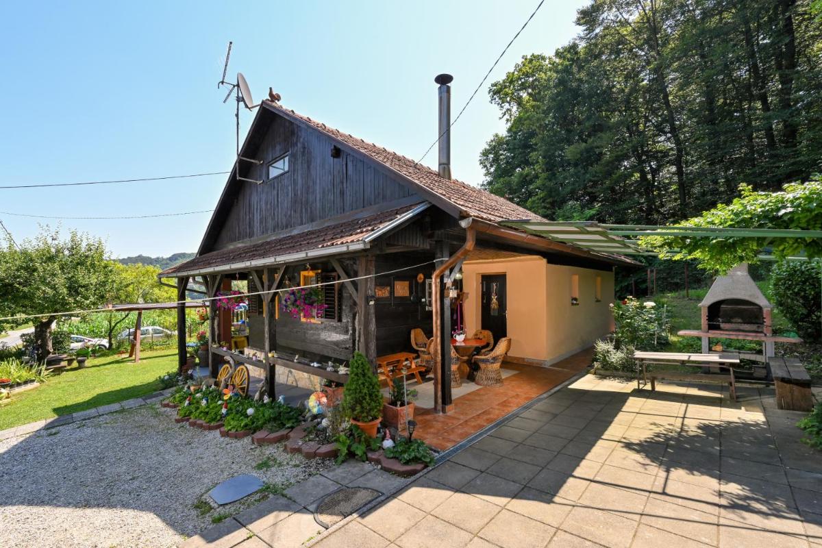 Kuća Viola, traditional wooden house in Tuhelj - Housity