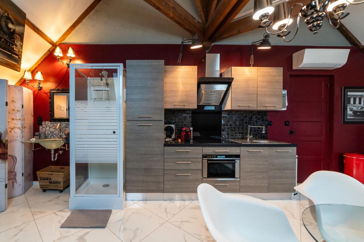 Les Étoiles - Housity