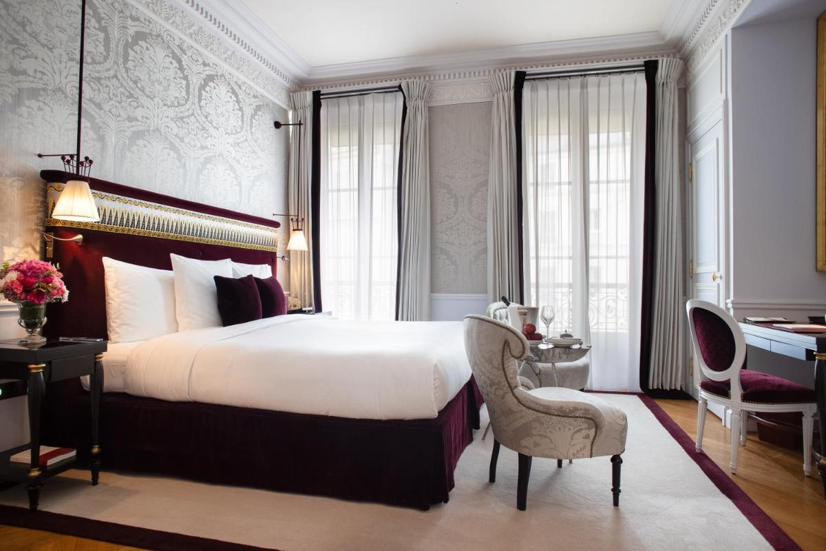 Un ou plusieurs lits dans un hébergement de l'établissement La Réserve Paris Hotel & Spa