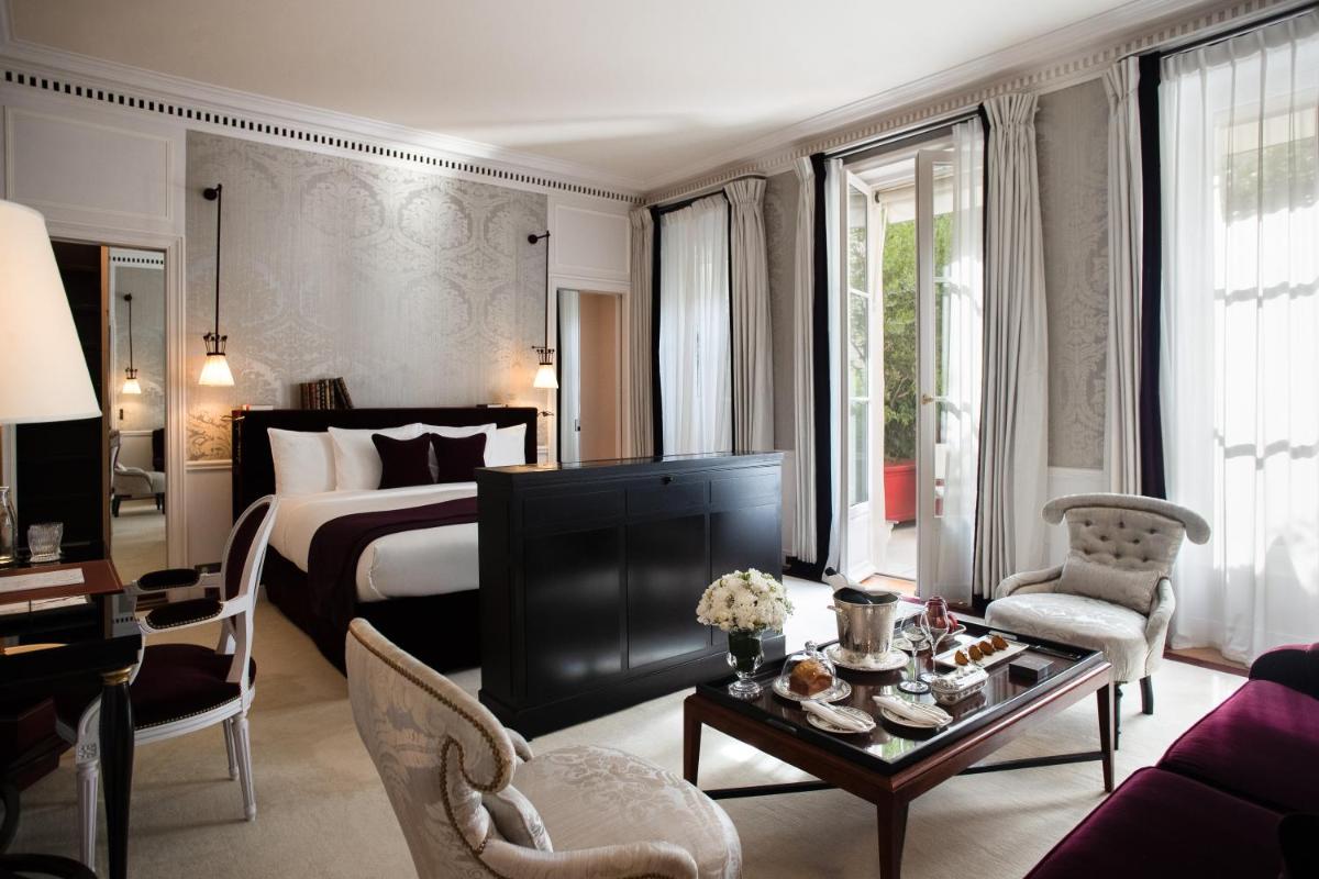 Un ou plusieurs lits dans un hébergement de l'établissement La Réserve Paris Hotel & Spa