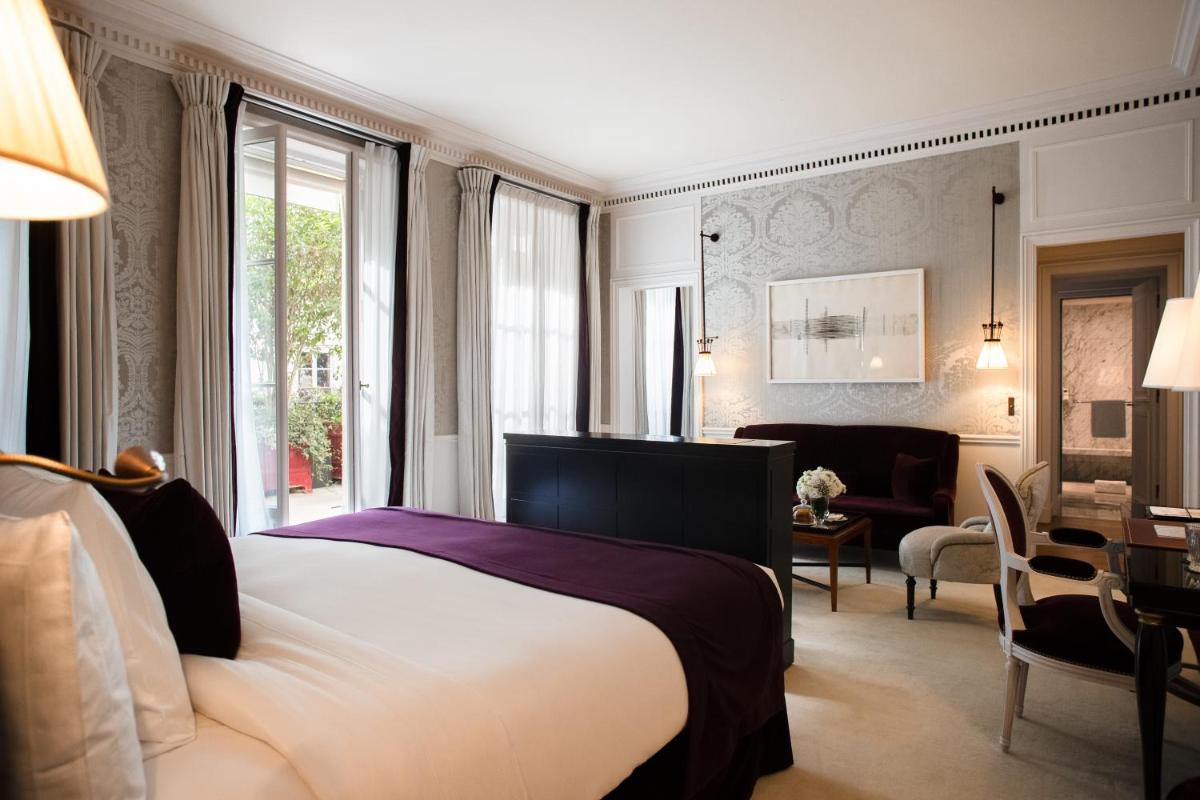 Un ou plusieurs lits dans un hébergement de l'établissement La Réserve Paris Hotel & Spa