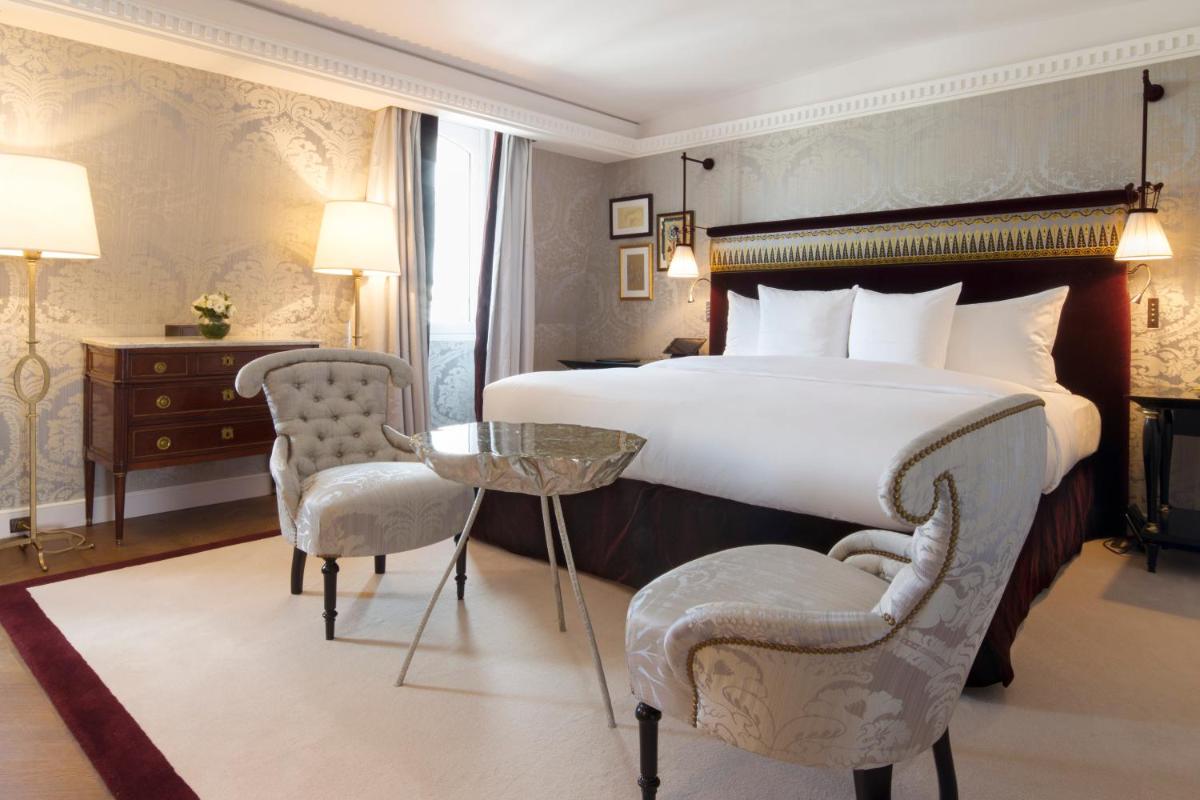 Un ou plusieurs lits dans un hébergement de l'établissement La Réserve Paris Hotel & Spa