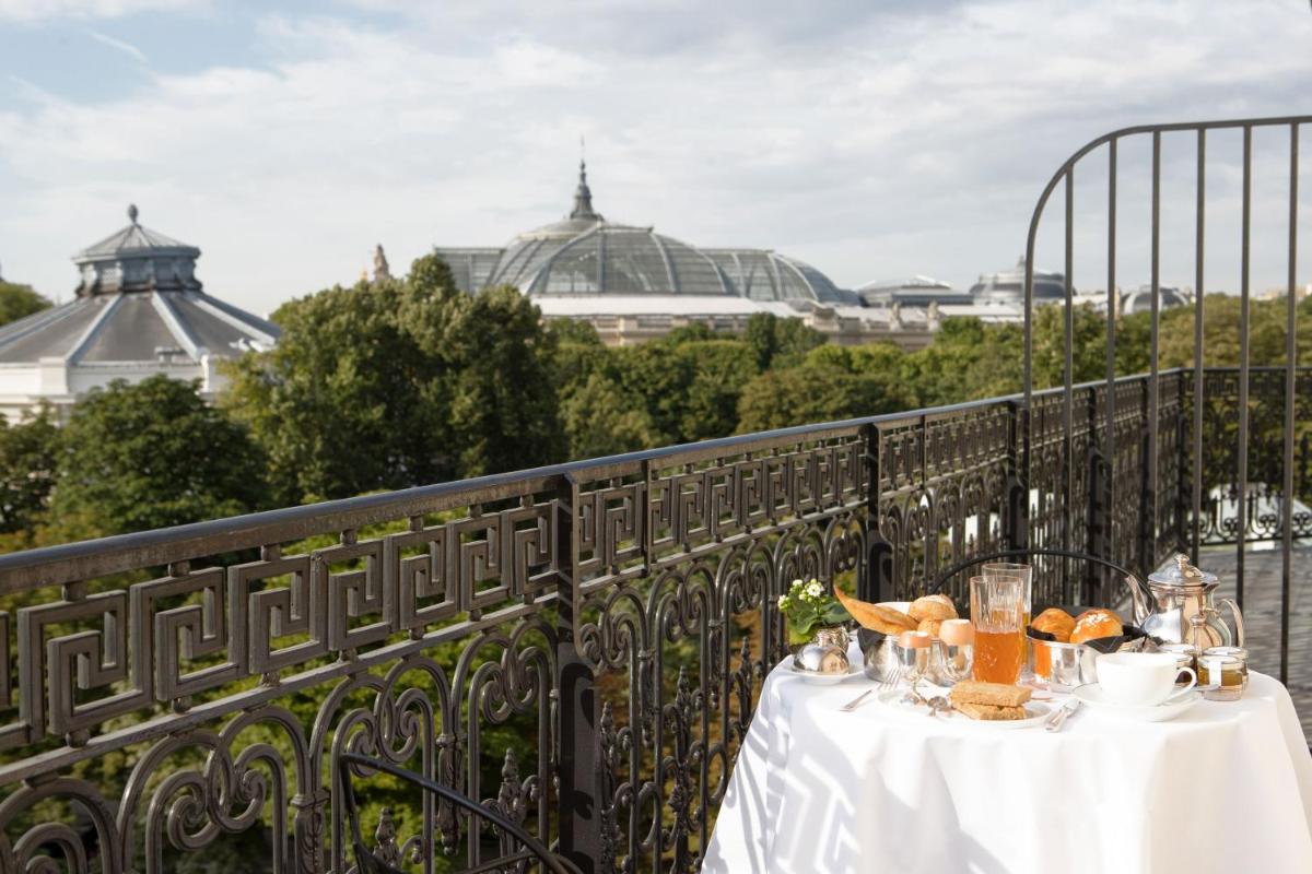 Boissons dans l'établissement La Réserve Paris Hotel & Spa