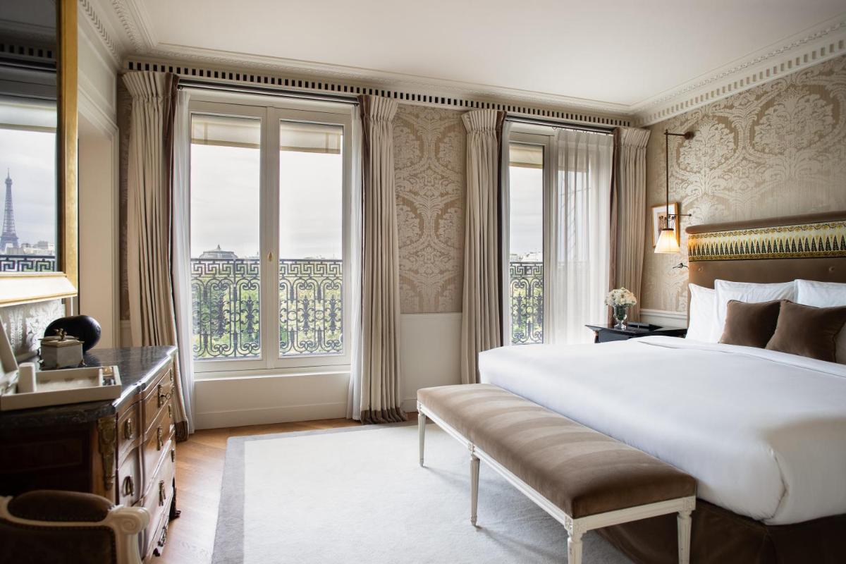 Un ou plusieurs lits dans un hébergement de l'établissement La Réserve Paris Hotel & Spa