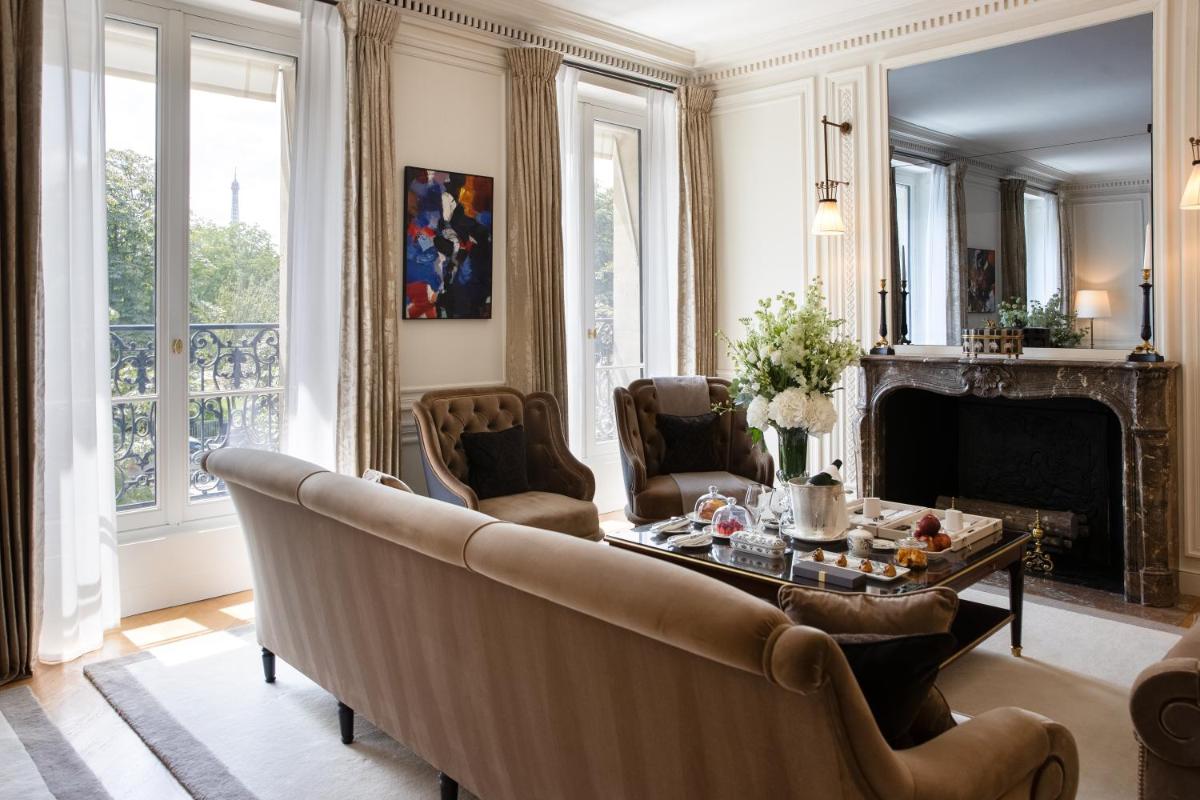 Coin salon dans l'établissement La Réserve Paris Hotel & Spa