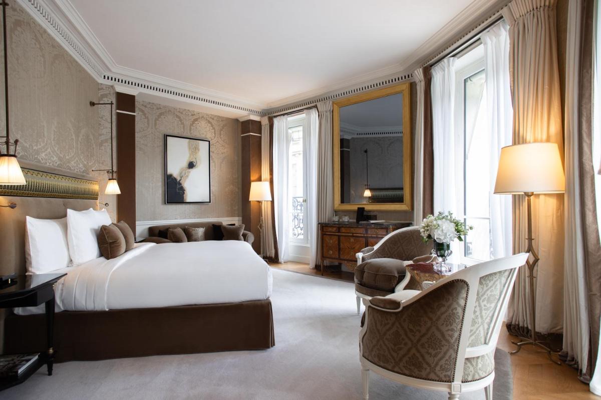 Un ou plusieurs lits dans un hébergement de l'établissement La Réserve Paris Hotel & Spa