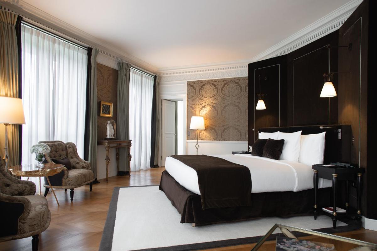 Un ou plusieurs lits dans un hébergement de l'établissement La Réserve Paris Hotel & Spa