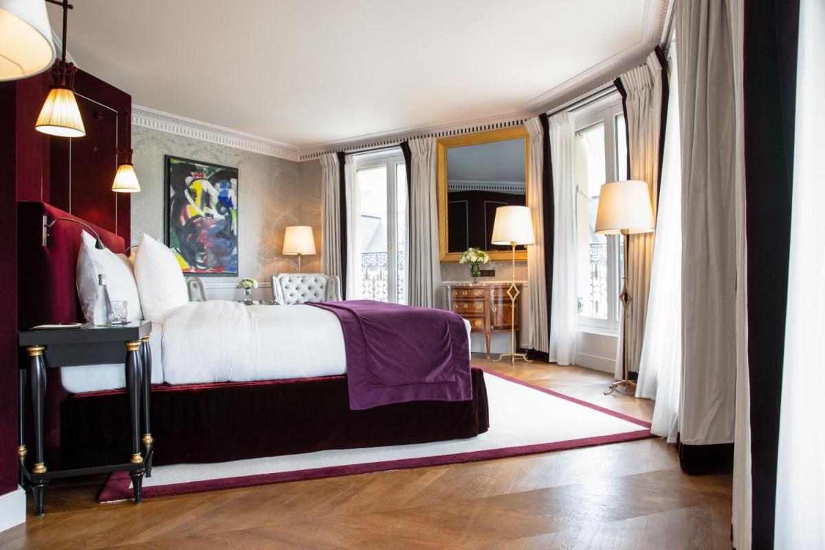 Un ou plusieurs lits dans un hébergement de l'établissement La Réserve Paris Hotel & Spa