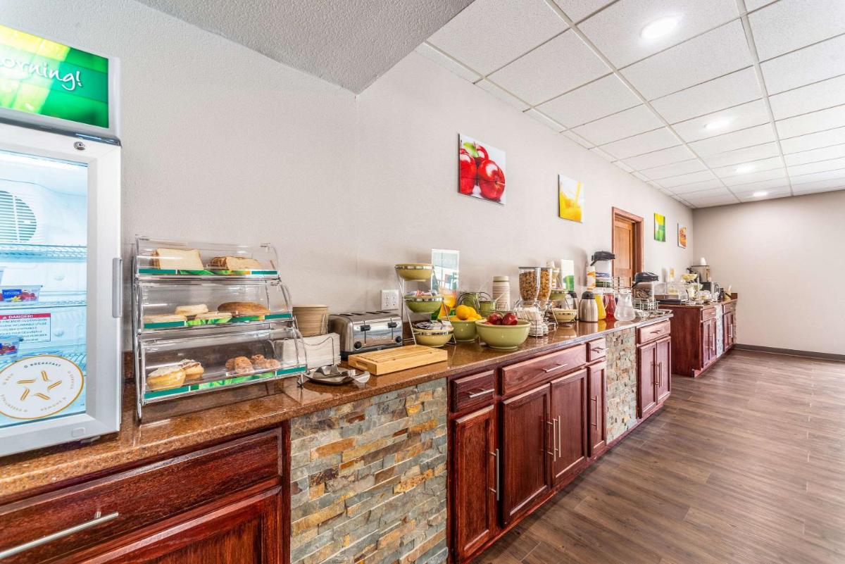 Quality Inn & Suites Vandalia near I-70 and Hwy 51 - Housity