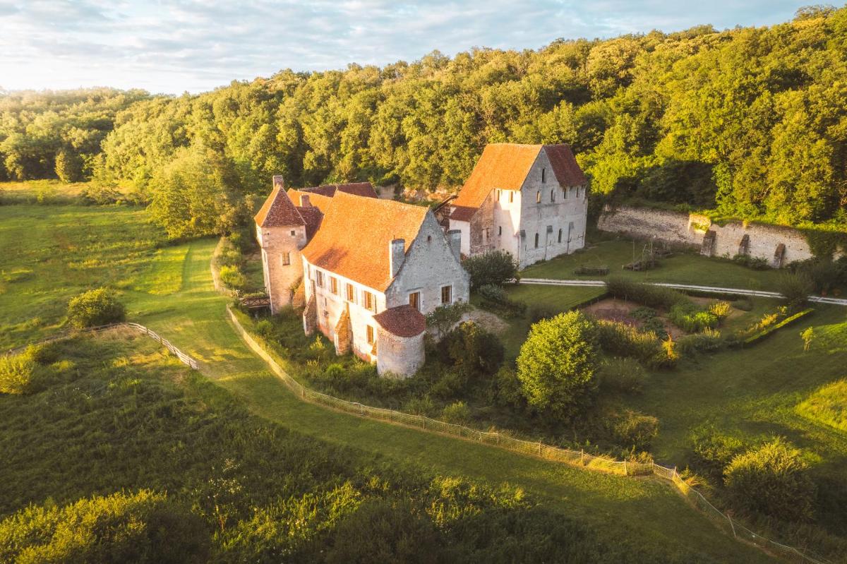 Chateau-monastère de La Corroirie - Housity