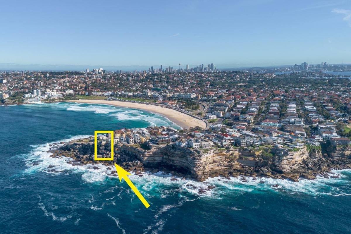 Upscale Cliffside Studio with Ocean Views North Bondi - Housity