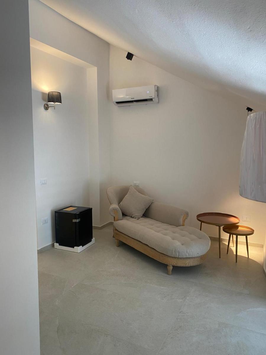 Charming Villas and Suites with Pool and Garden - Praialonga - Housity