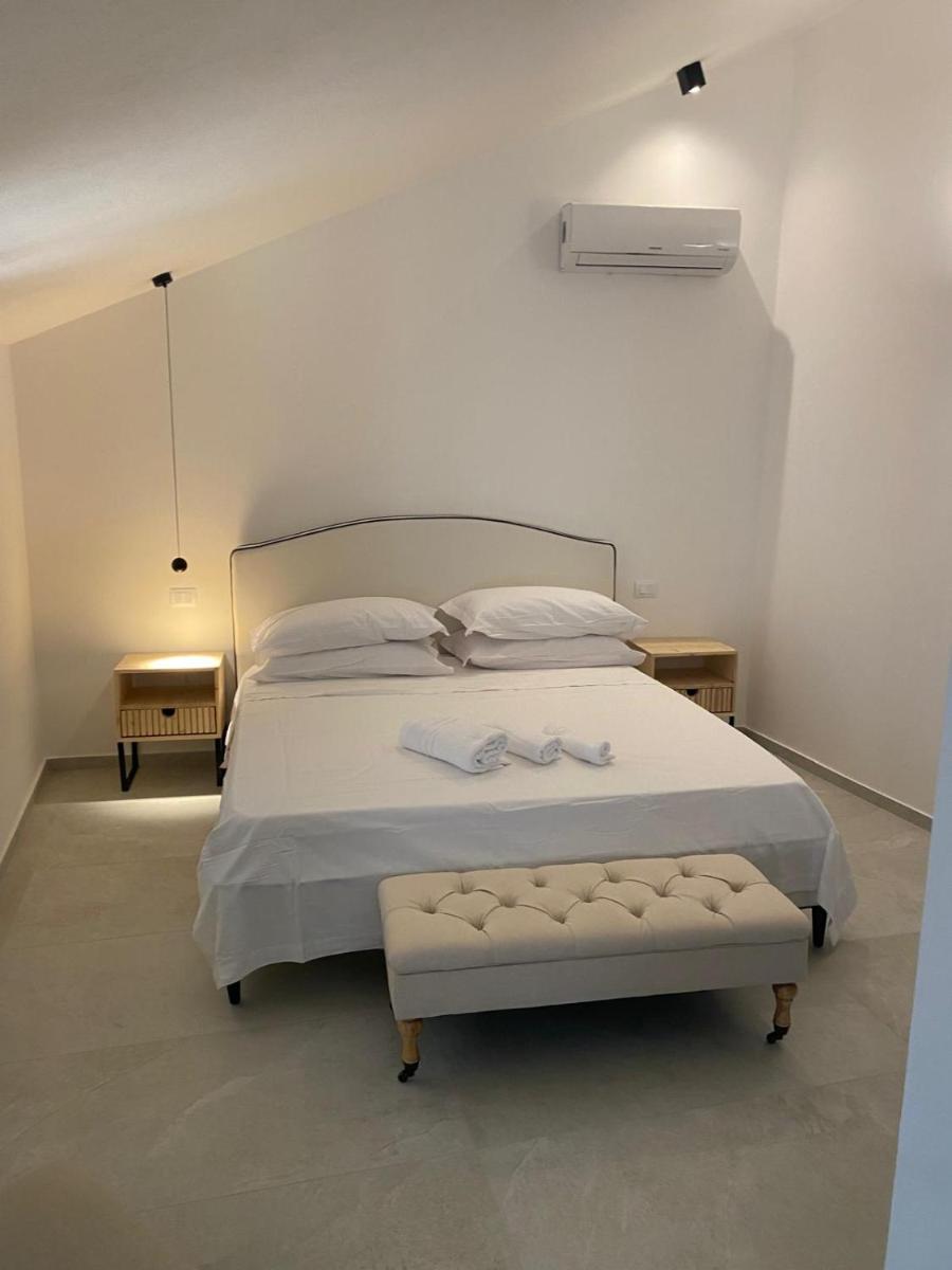 Charming Villas and Suites with Pool and Garden - Praialonga - Housity
