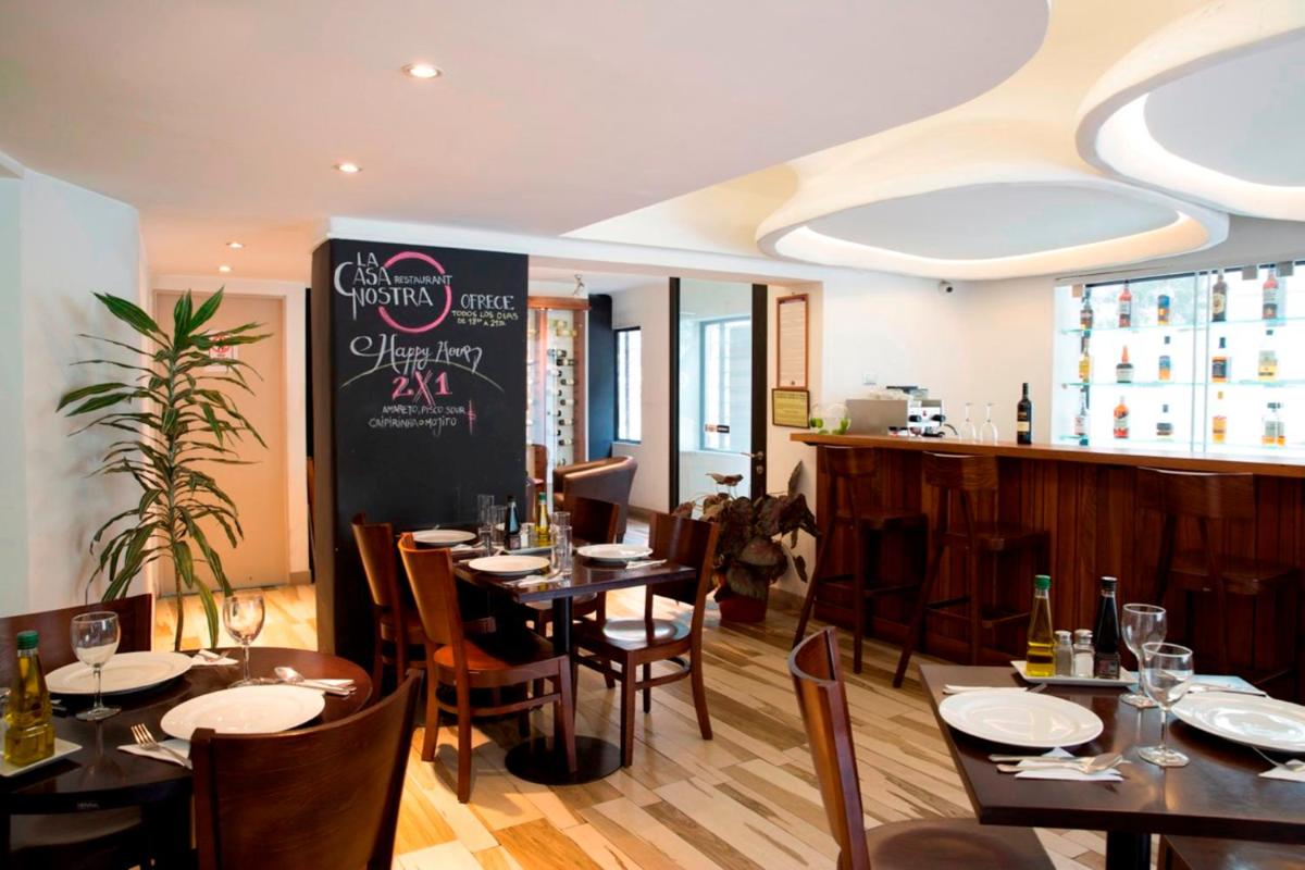 Hotel Montecarlo Santiago - Housity