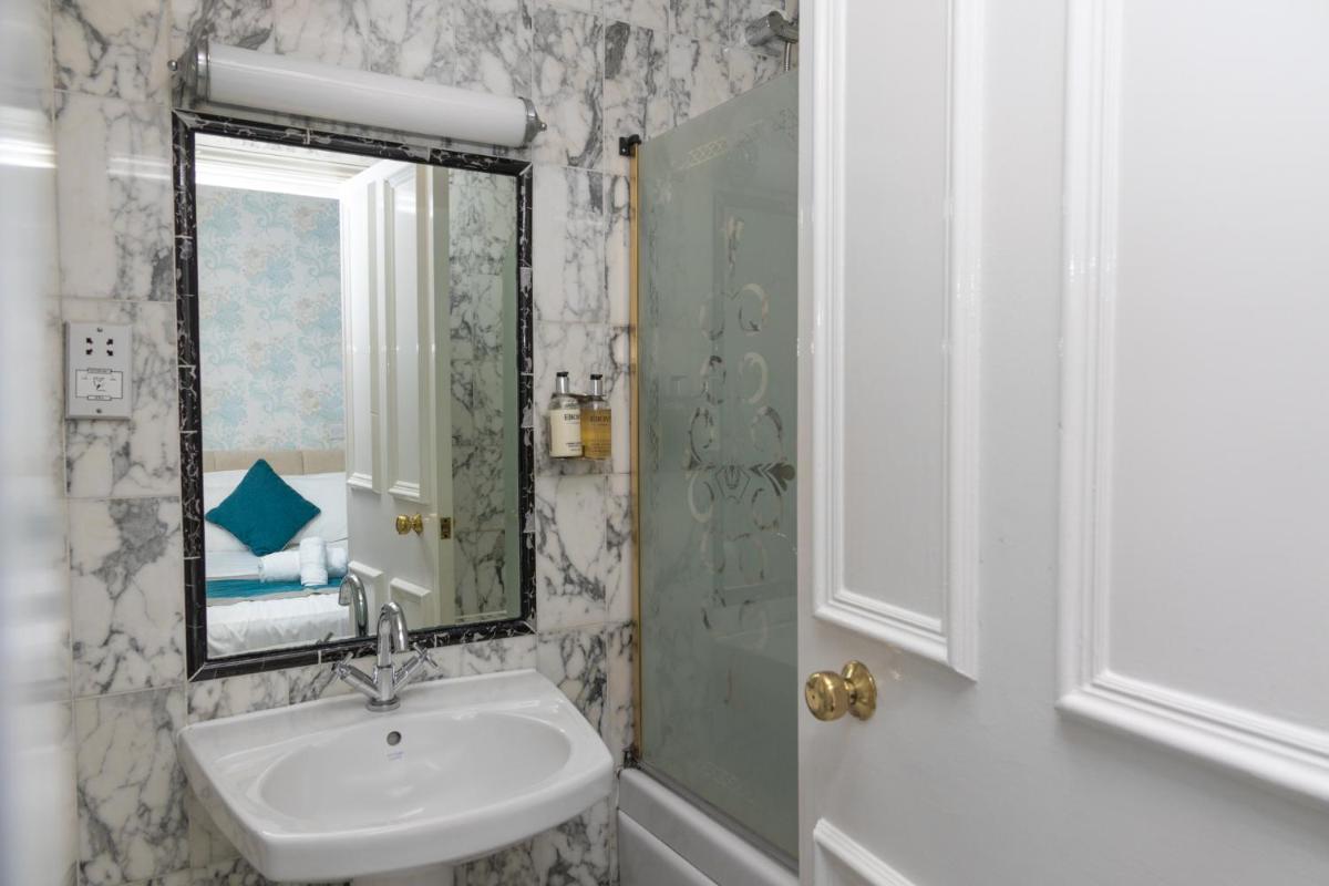 Woodland Manor Hotel - Housity