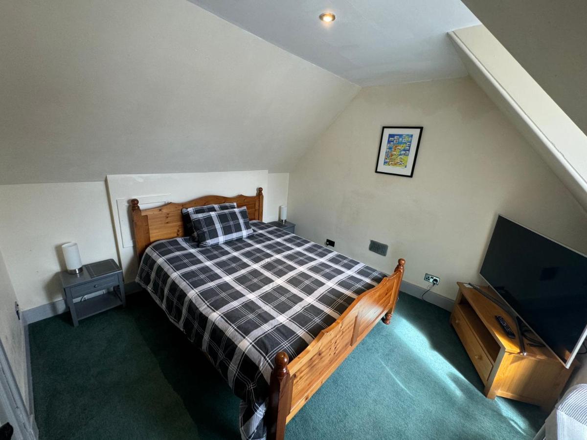 The Annex Keith Self Catering WiFi Private Parking bkng - Housity