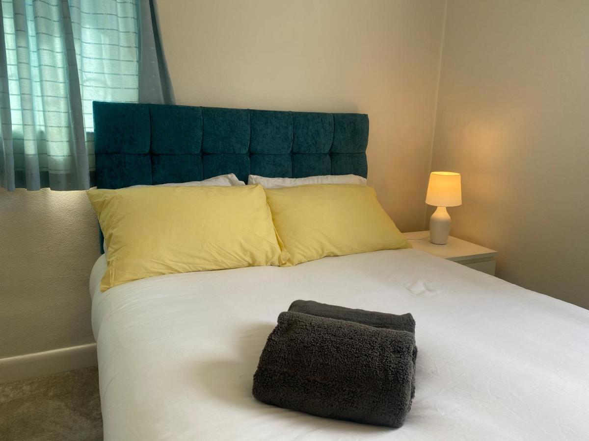 Bittern Lodge Homestay with Free Parking in Southampton - Housity