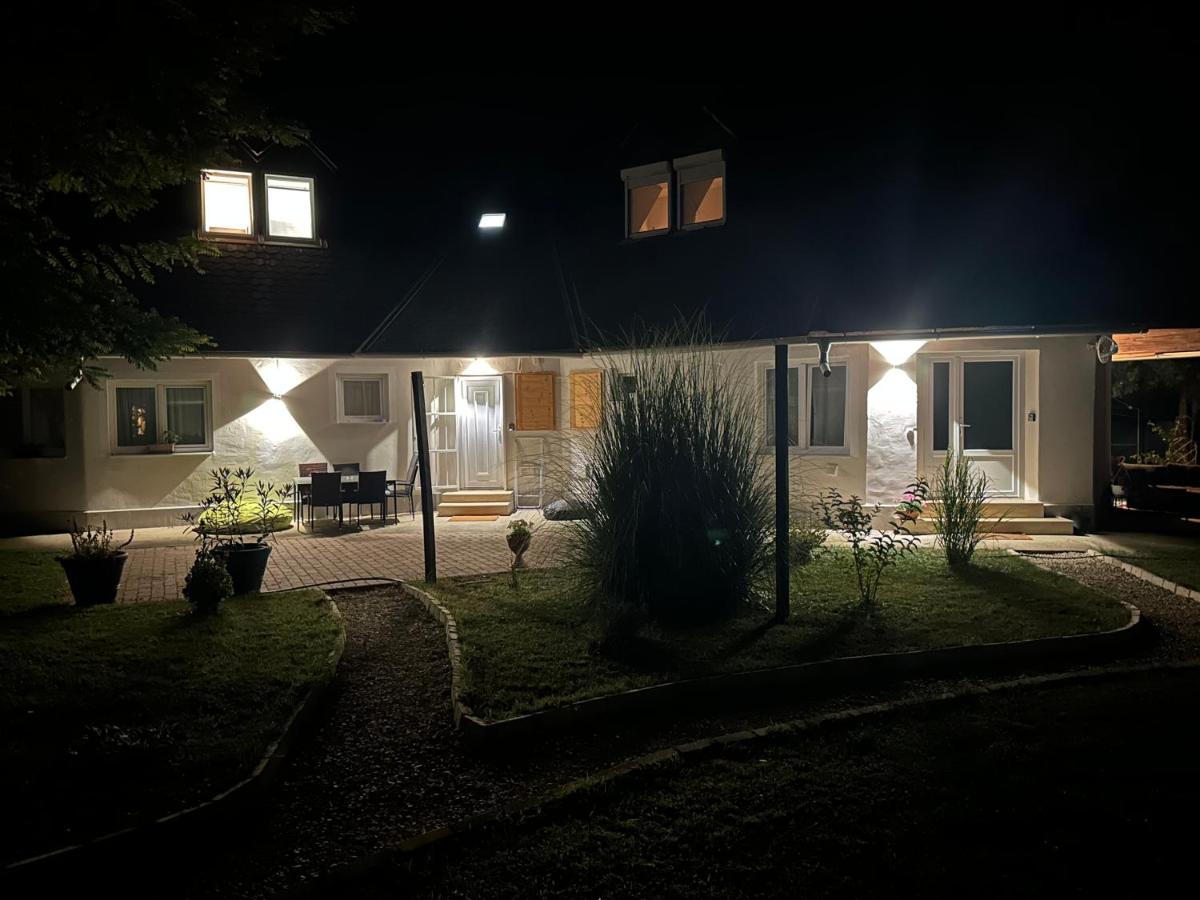 Levendulakert Siófok Apartmanház - Housity