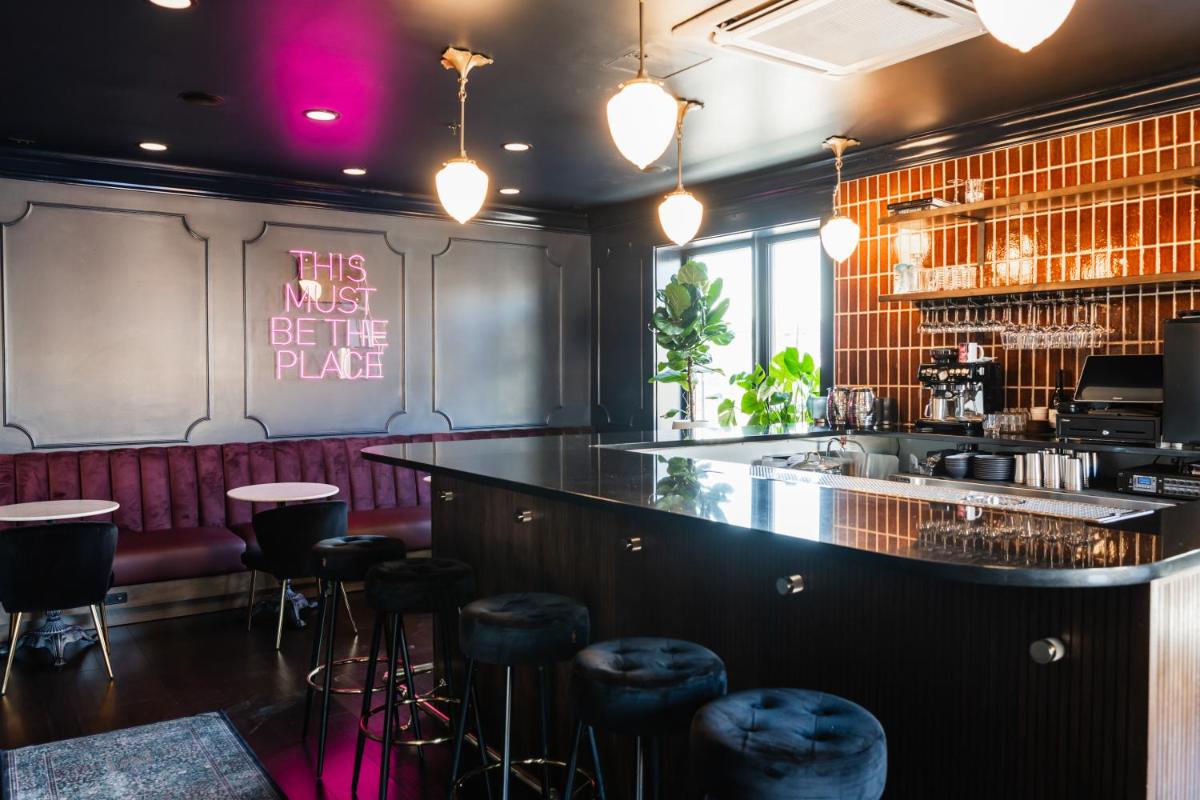 The Hotel Melrose - Housity