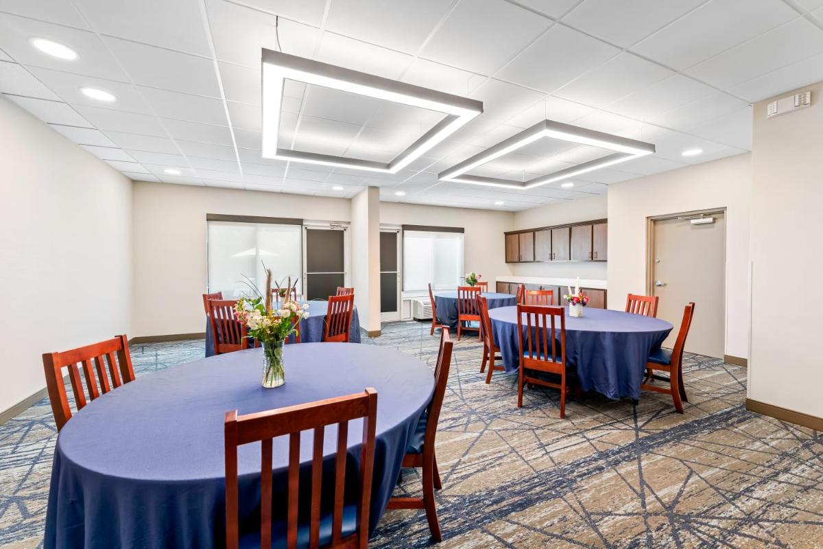 Holiday Inn Express & Suites Sylva / Dillsboro, an IHG Hotel - Housity