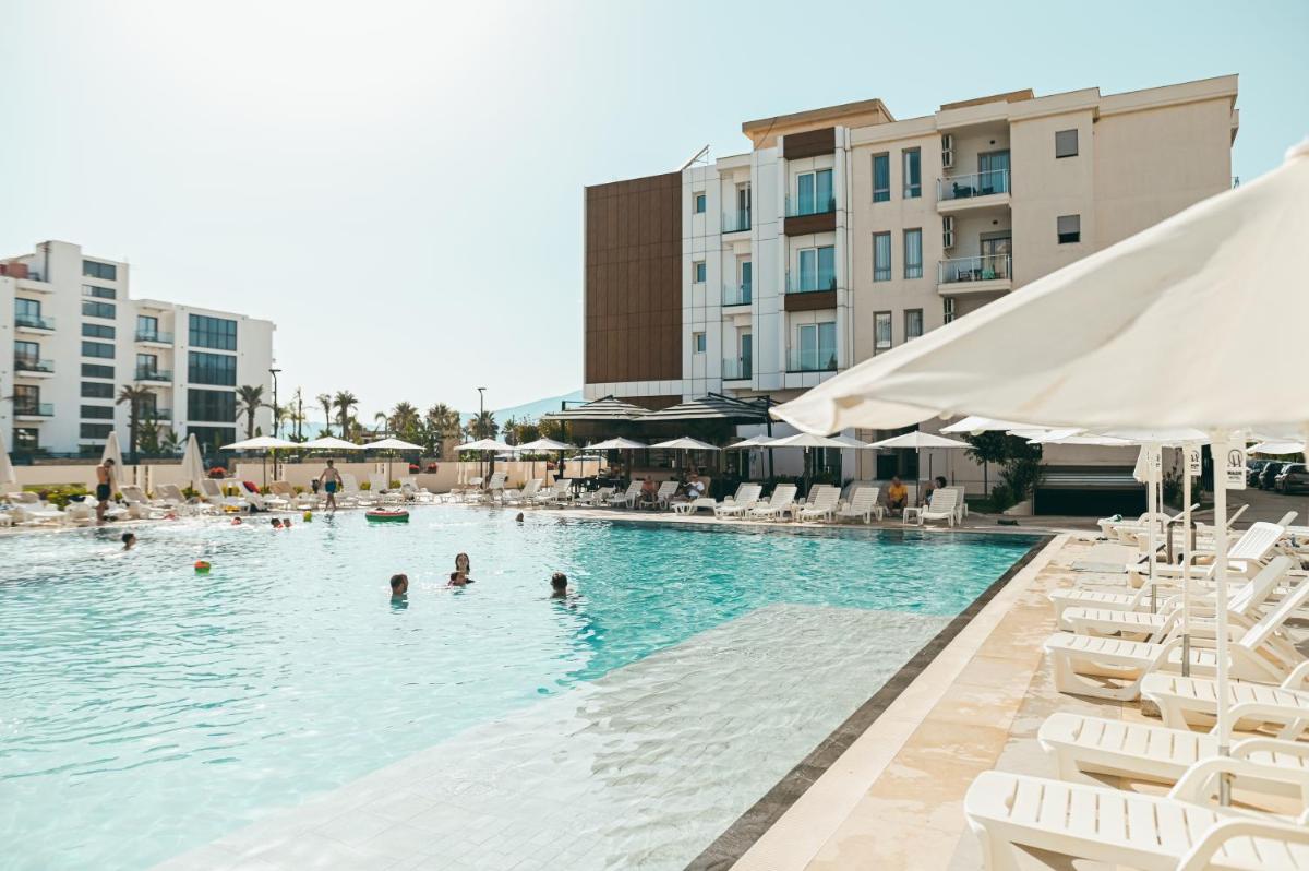 Dazur Coast Resort - Housity