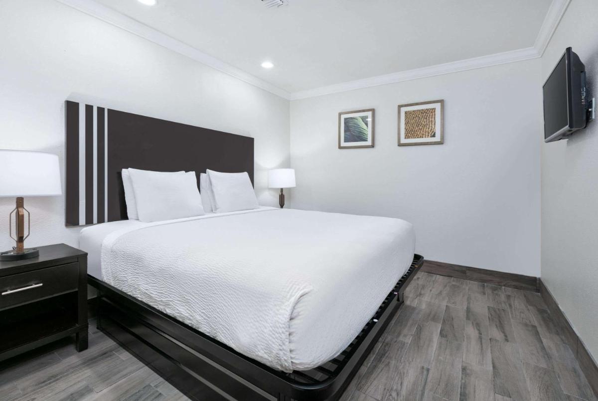 Ramada by Wyndham Gulfport I-10 Diamondhead - Housity