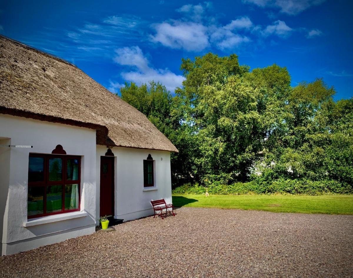 Cottage 33 Old Killarney Village Killarney - Housity