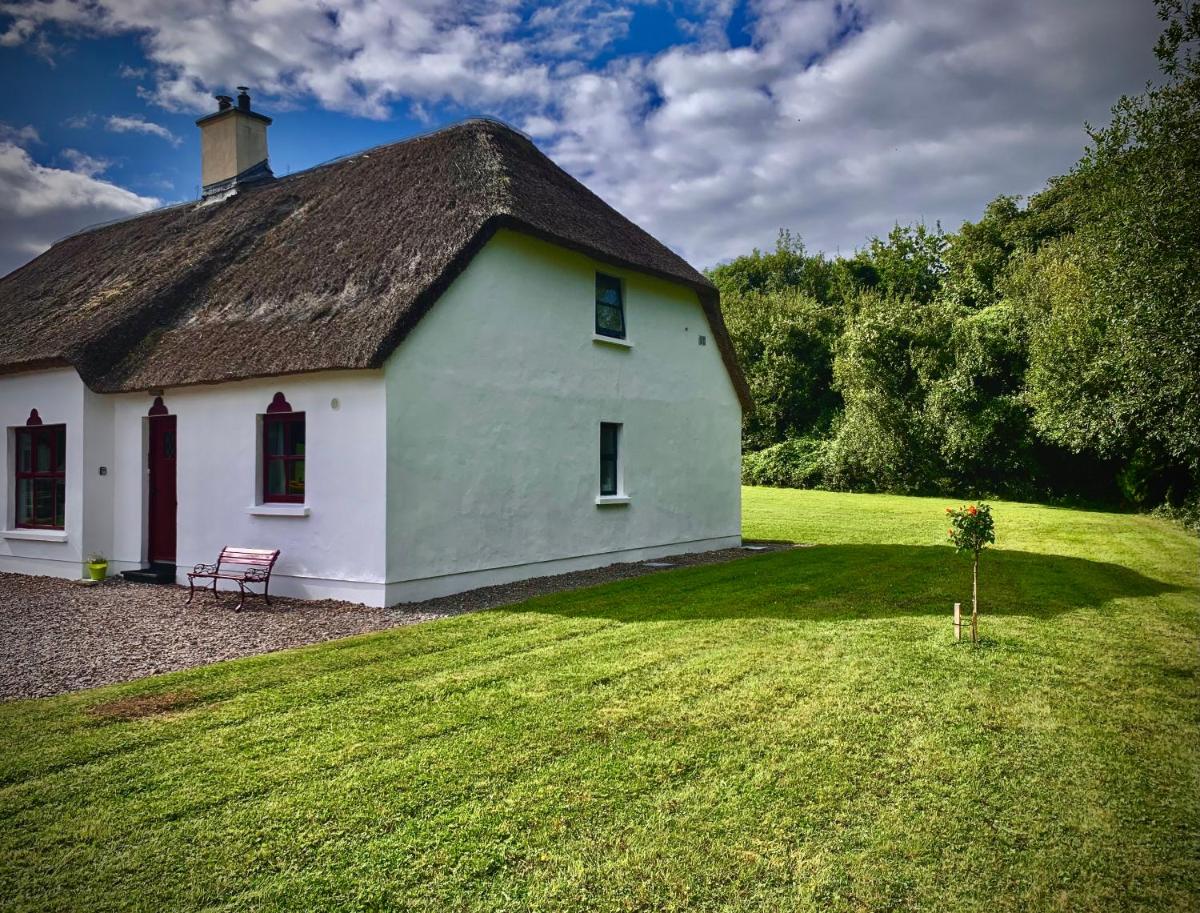 Cottage 33 Old Killarney Village Killarney - Housity