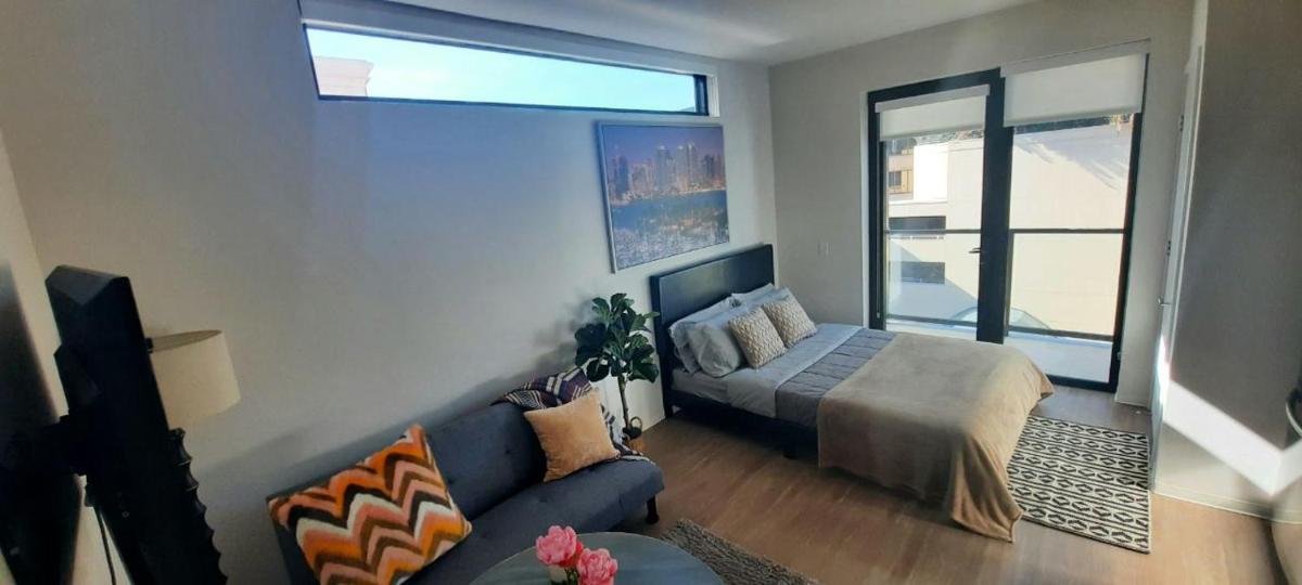 Sweet studios in downtown steps from Petco Park and Convention Center - Housity