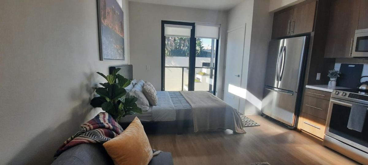 Sweet studios in downtown steps from Petco Park and Convention Center - Housity