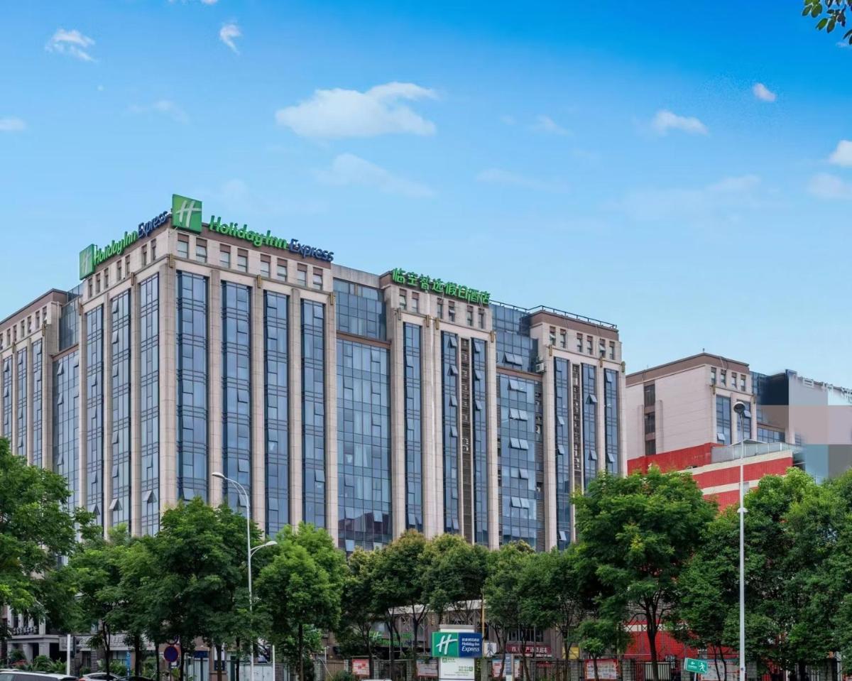 Holiday Inn Express Chengdu Airport Zone Free shuttle from Shuangliu International Airport to the hotel an IHG Hotel - Housity