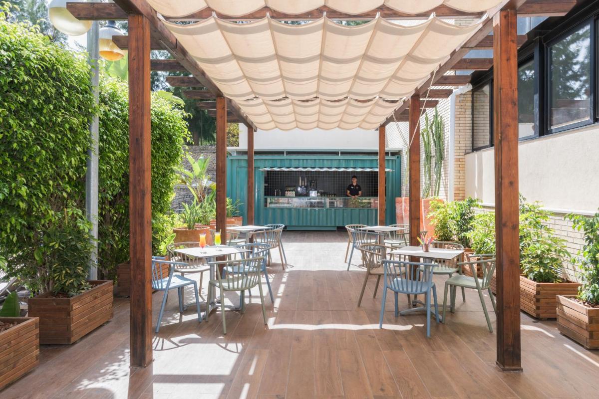 Un restaurante o sitio para comer en Eurosalou & Spa