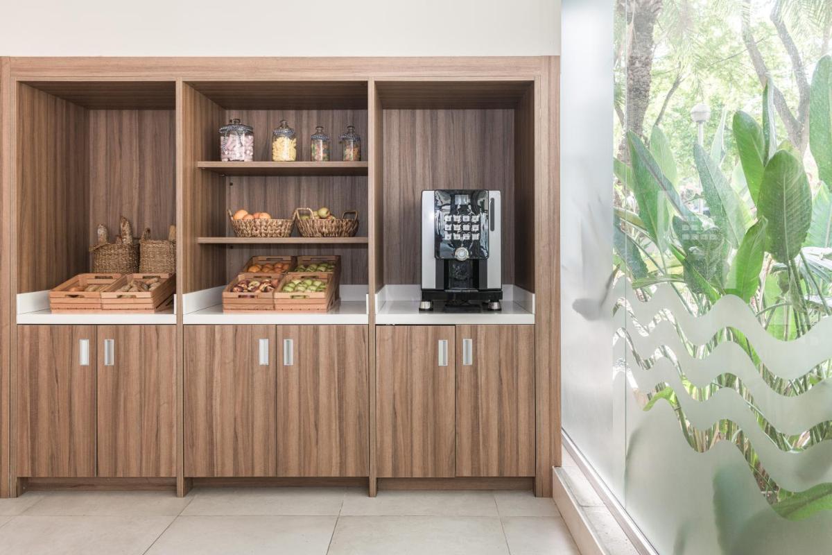 Una cocina o zona de cocina en Eurosalou & Spa