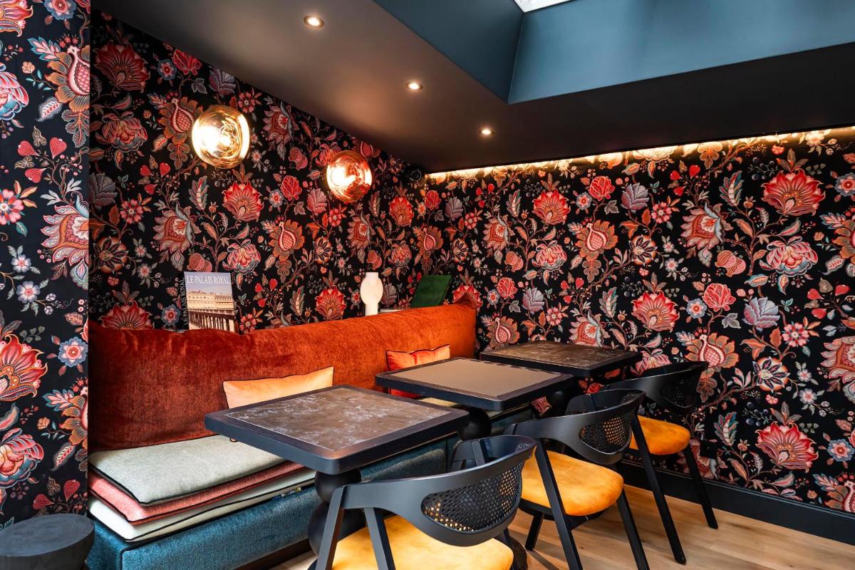 Coin salon dans l'établissement Hôtel Hiro Paris