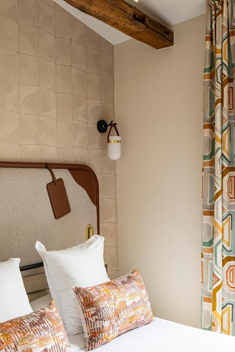 Un ou plusieurs lits dans un hébergement de l'établissement Hôtel Hiro Paris