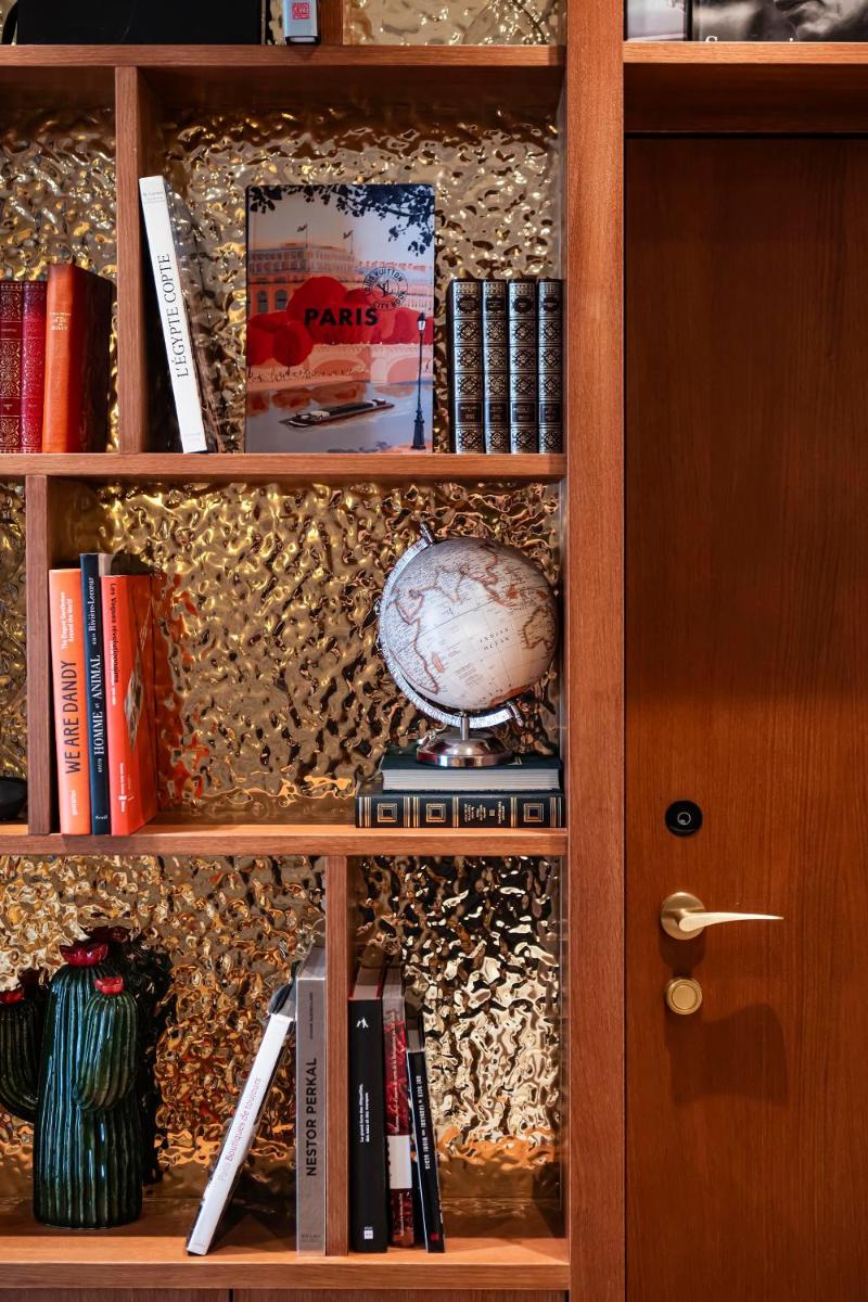 Bibliothèque dans l'hôtel
