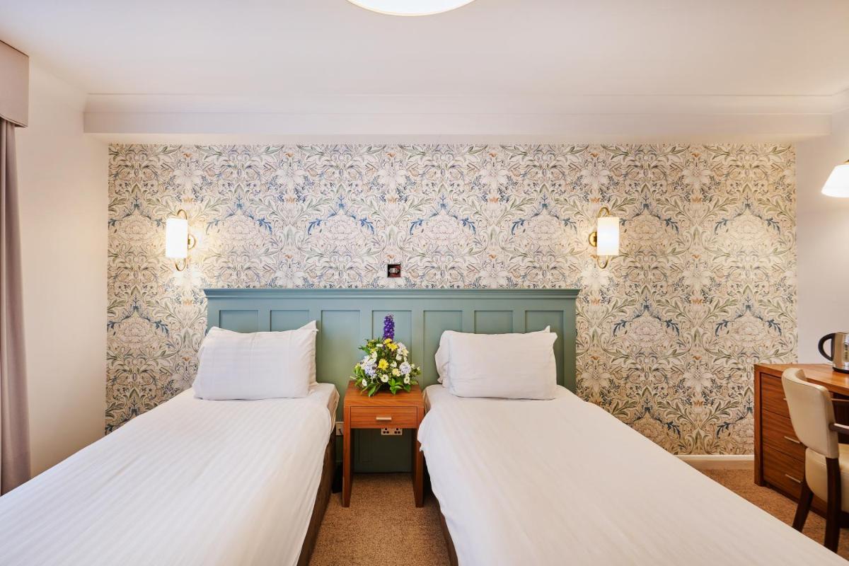 Milford Hall Hotel - Newly Refurbished - Housity